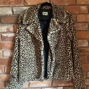 Show me your mumu leopard print jacket.